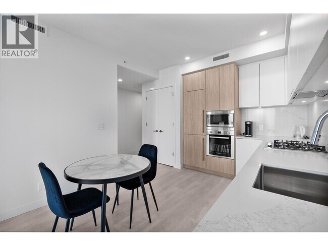 537 Cottonwood Ave Unit 3706
