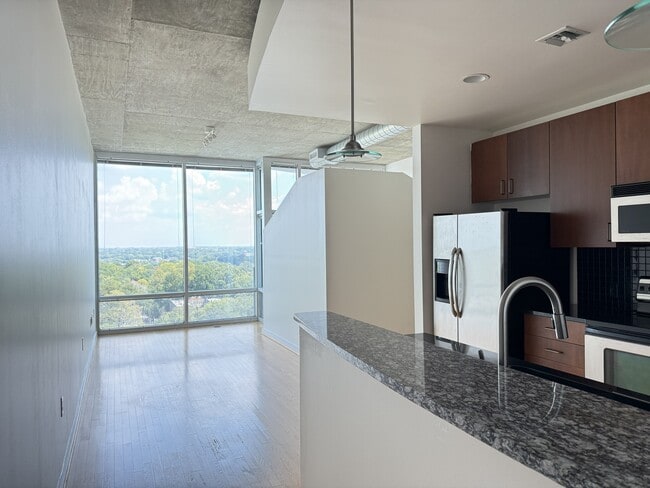 Building Photo - 923 Peachtree St NE Unit 1334