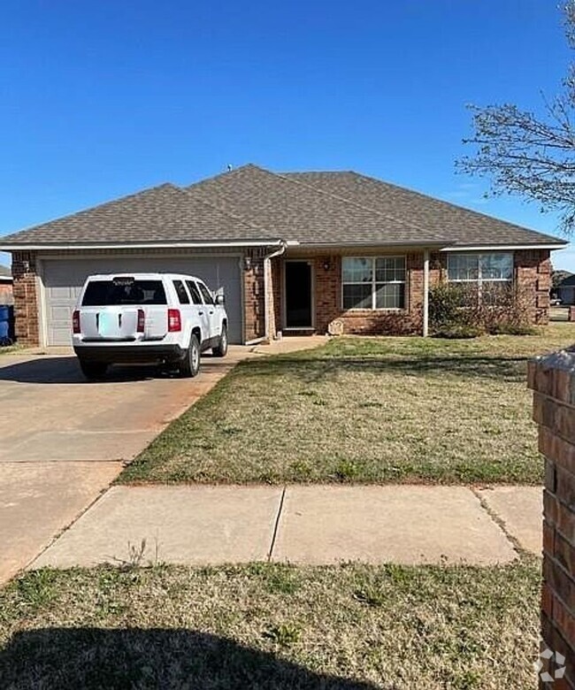 Building Photo - Charming Mustang Home with Garage, Fenced ...