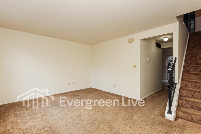 Photo - 7989 Mt Hood