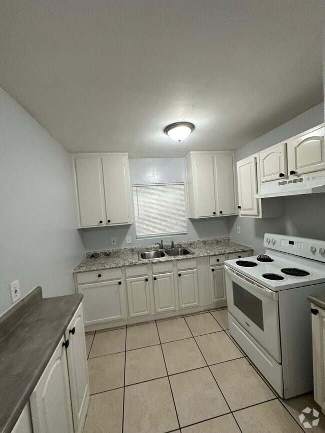 Building Photo - 1109-1111 W 20th St Unit 1109 Rental
