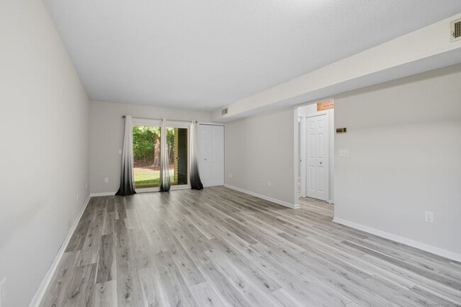 Photo - 402 Twin Circle Dr Unit 402