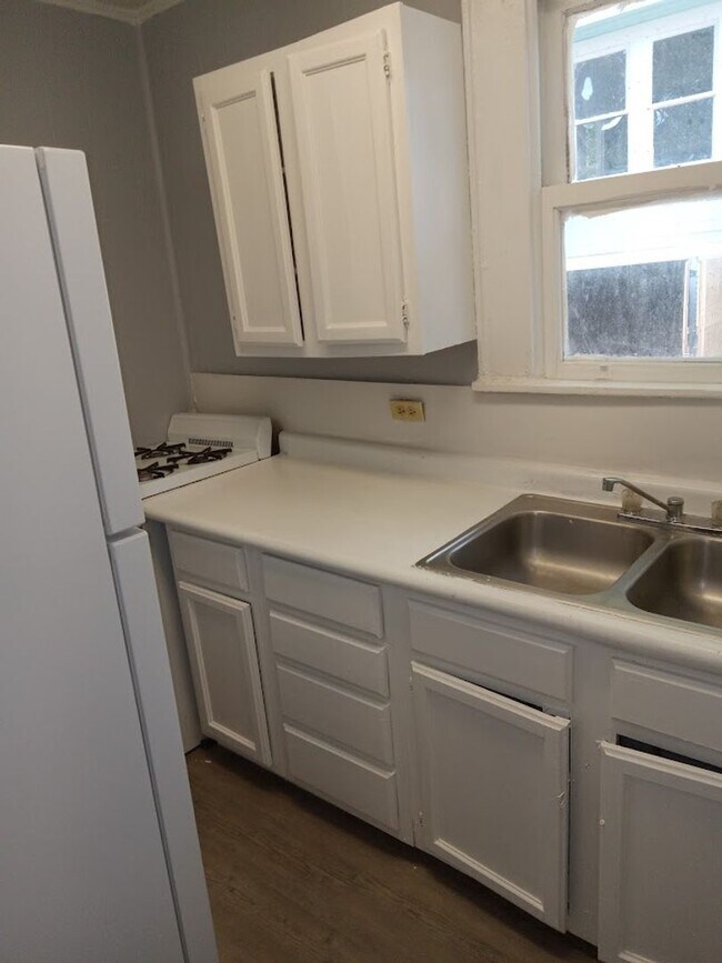 1919 Highland Apartment Unit B Cute Studio Apartmen... Unit 1919