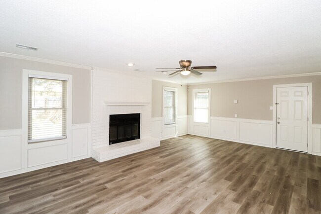 Photo - 1040 Trappers Cove