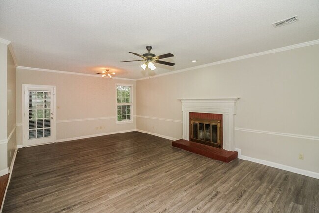 Photo - 405 Locust Grove Dr