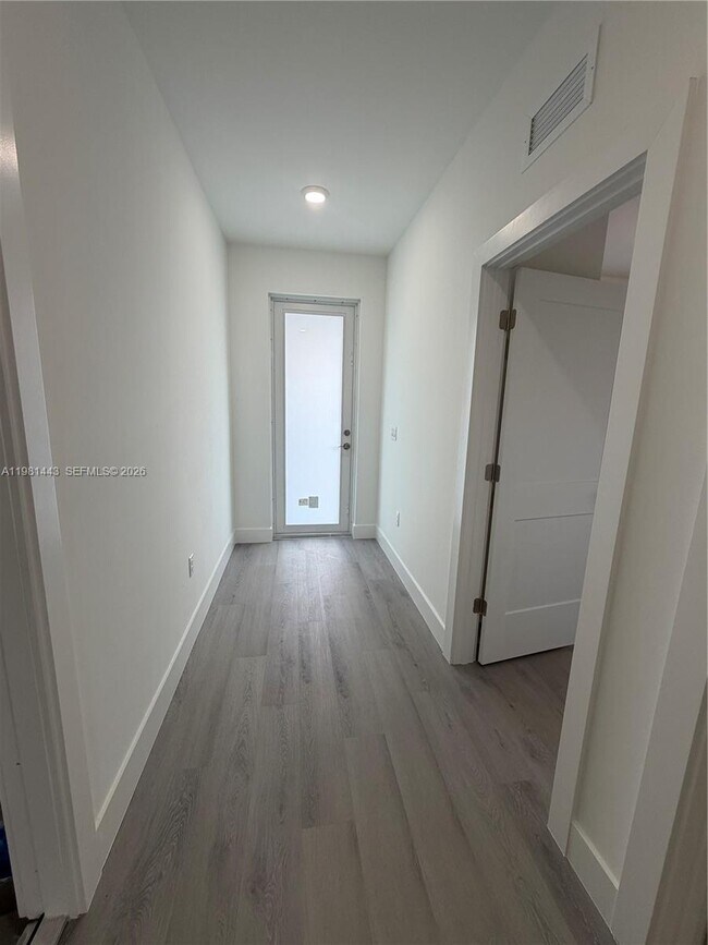 Photo - 723 Ivan Ave S Unit 723