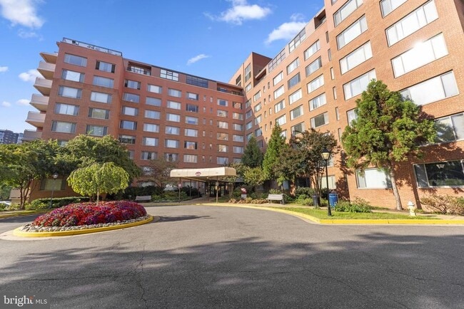 Building Photo - 1111 Arlington Blvd Unit 822 Rental
