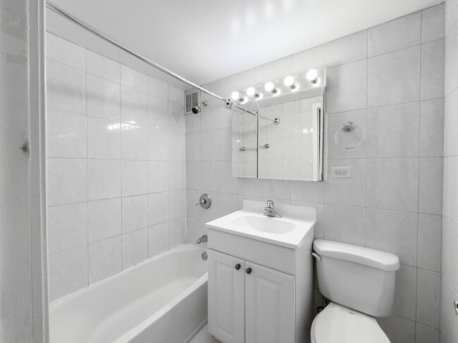 Photo - 4180 N Marine Dr Unit 6051