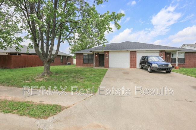 Photo - 2219 W Roselawn St