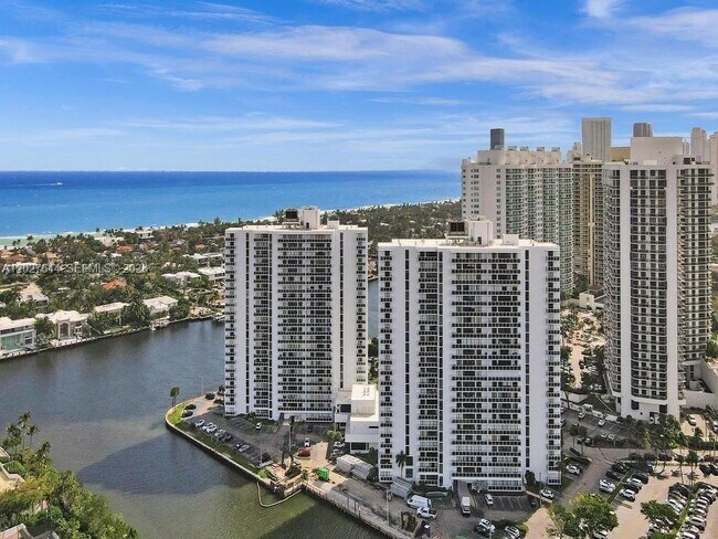 Building Photo - 20505 E Country Club Dr Unit 233