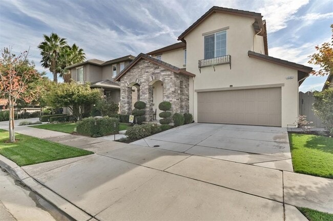 Photo - 1392 Violet Way