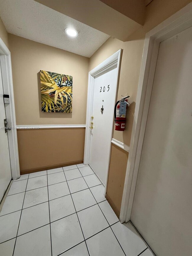 Photo - 7825 NE Bayshore Ct Unidad 205