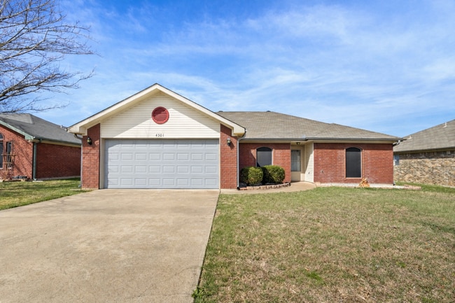 Building Photo - Move-In Ready 4/2 with No Carpet, Washer & Dryer Included – Prime Killeen Location Near Fort Hood!