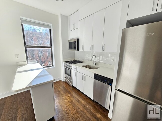 Sunny 1-Bedroom in Greenwich Village | Prime Location