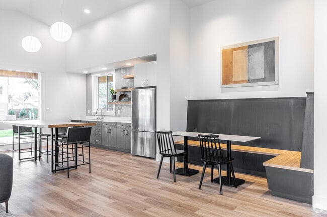 Lobby - Ellis Apartments