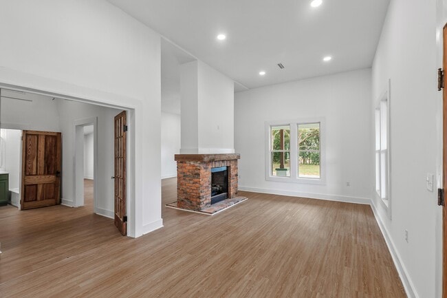 Photo - 142 S Broad St