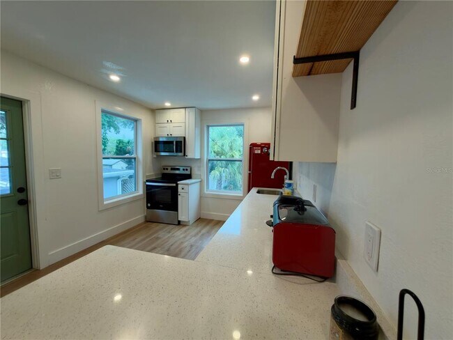 Photo - 2238 Quincy St S