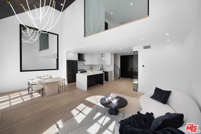 Photo - 930 N Doheny Dr Unit 311