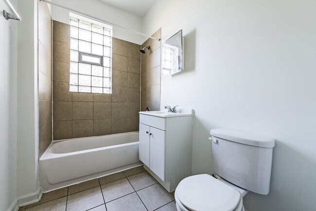 Photo - 148 N La Crosse Ave Chicago, IL 60644