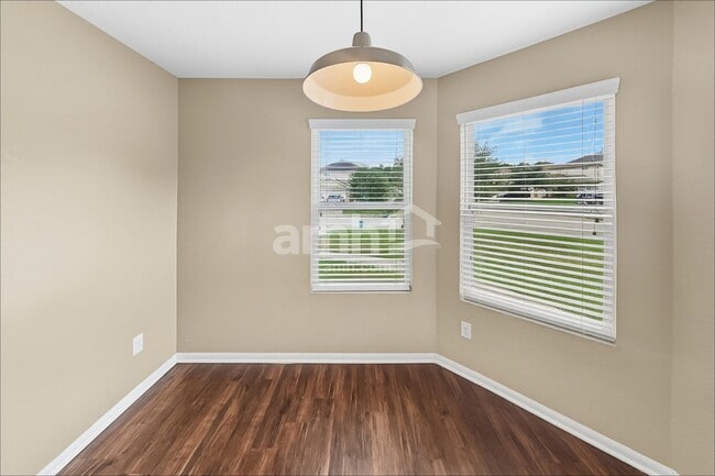 9928 Grebe Dr