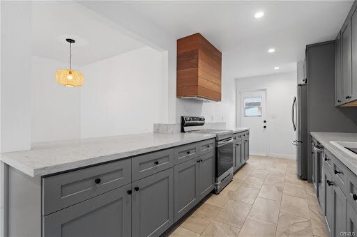 Photo - 14900 Doty Ave