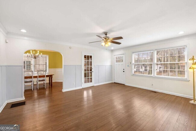 Photo - 1649 Beecher St SW