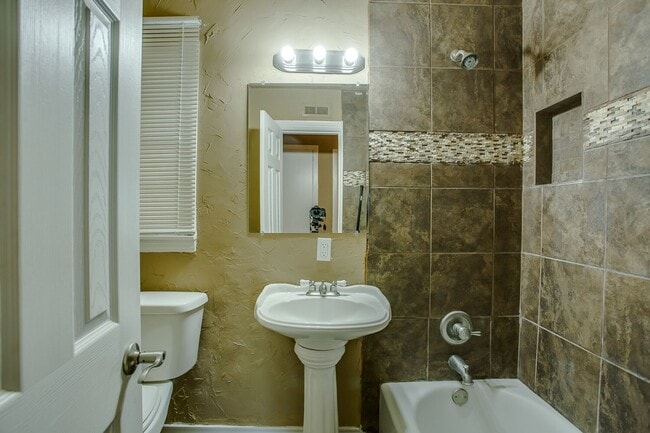 Photo - 3320 28th St Unidad Front