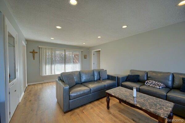 Photo - 3340 Windcroft St