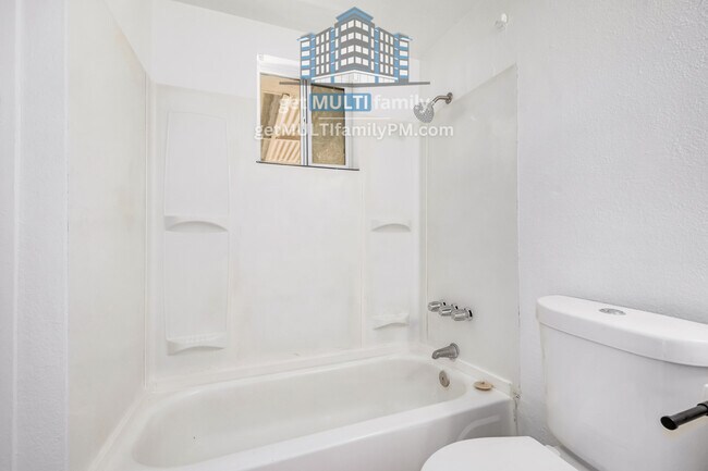 Photo - 1402 W Mercer Ln Unit 1