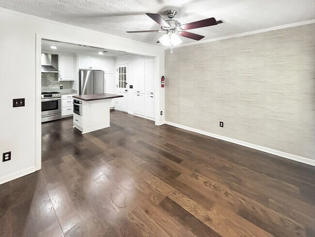 Photo - Charming East Cobb Living in Roswell Downs!