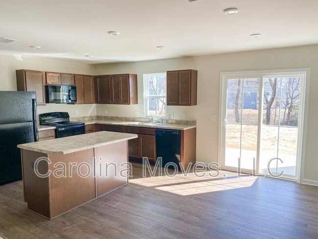 Photo - 156 Sarnesfield Wy