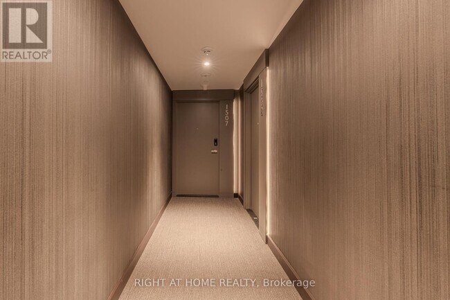 Photo - 448 Burnhamthorpe Rd W Unité 1507