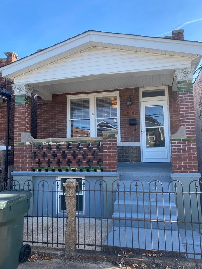 Building Photo - Renovated Hill Home for Rent!