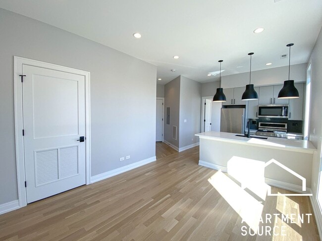 Photo - 1051 W Cornelia Ave Unidad 402