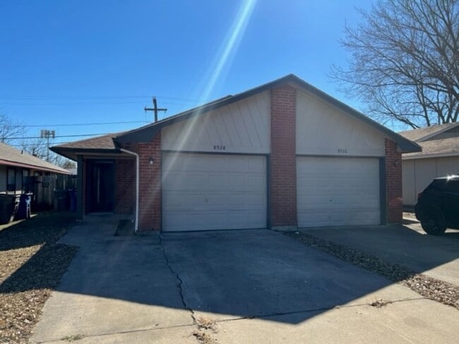 Building Photo - 8928-8928 Greenmound Ave Unit 8928 Greenmound Ave