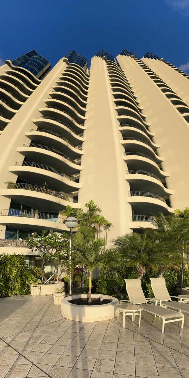 Building Photo - 66 Queen St Unit 1901