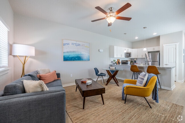 1BR, 1BA - 678SF - Living Room