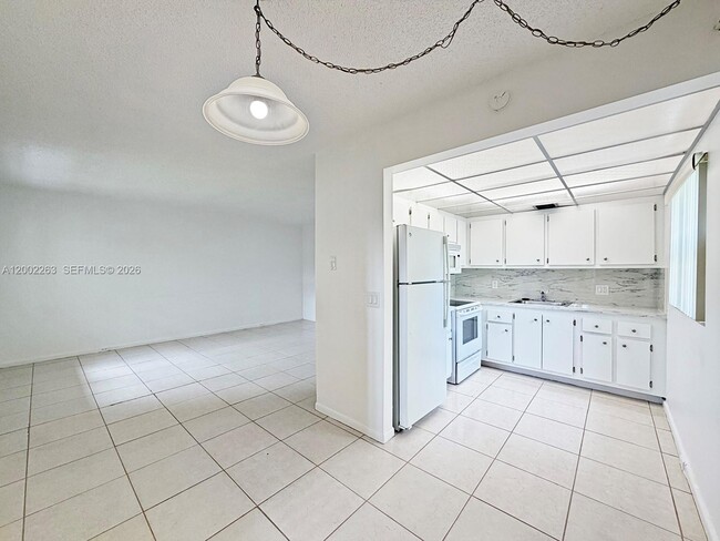 Building Photo - 251 SW 134th Way Unit 210M