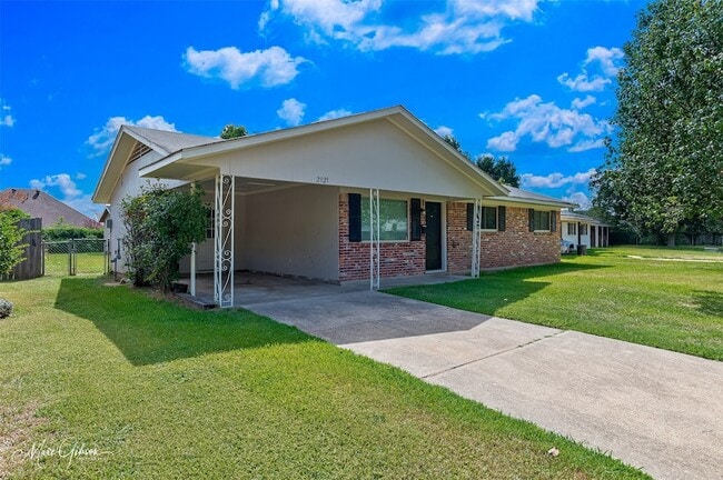 Photo - 2121 Venus Dr