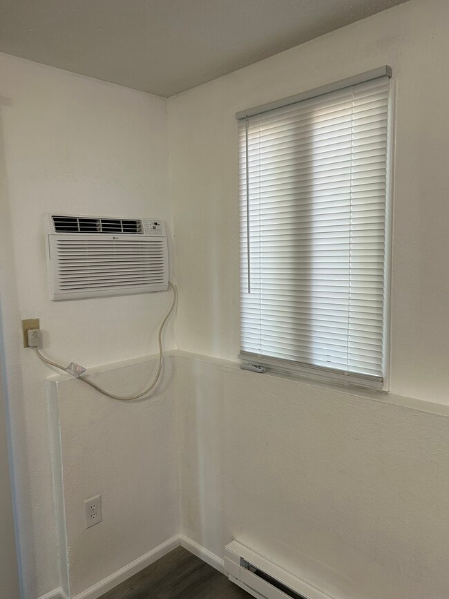 Photo - 1111 N Walnut St Unidad #2