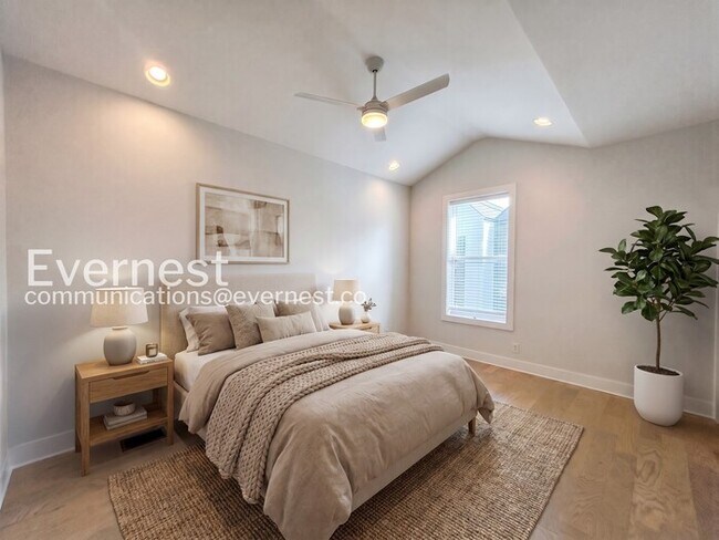 1011 44th Ave N