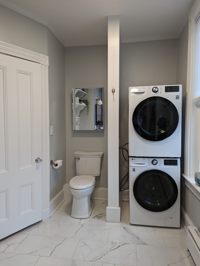 Lavandería dentro de la unidad - 232 Broadway Unidad A