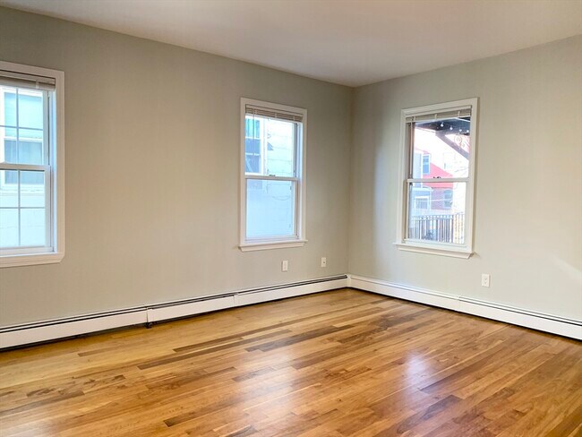 Photo - 89 Green St Unit 2