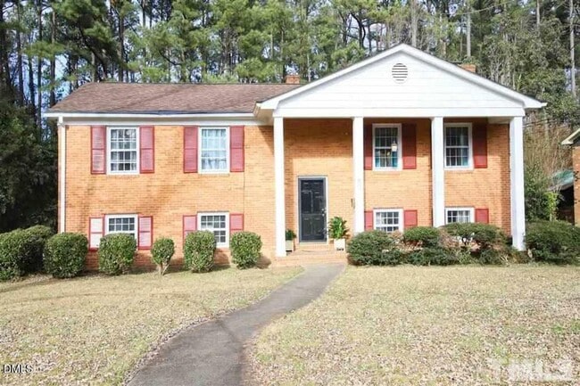 Building Photo - 4 Bedroom 3 Bath Home Available in August!