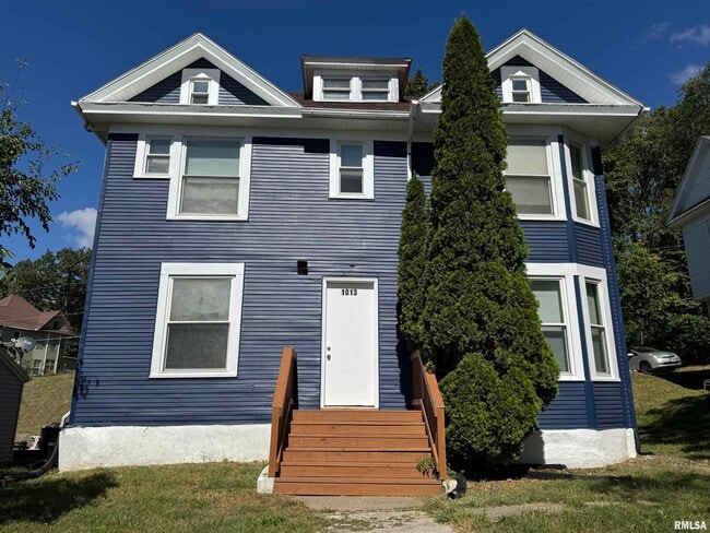 Building Photo - 1013 E 6th St Rental