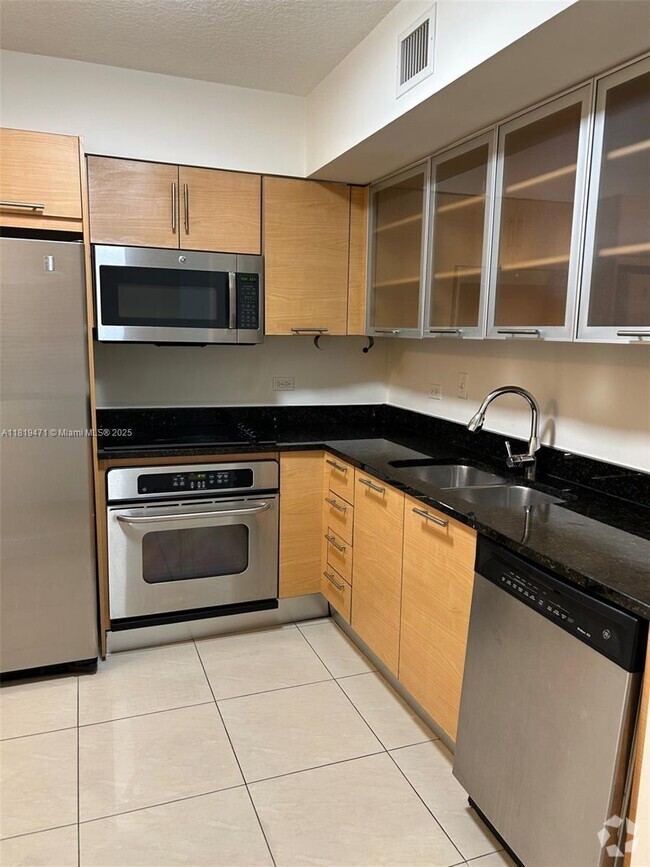 Building Photo - 31 SE 5th St Unit 2008 Rental