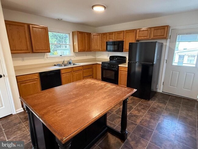Photo - 154 3rd Ave