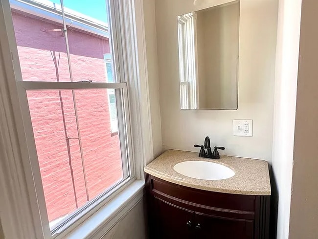 Photo - beautifully updated 3-bedroom, 1-bathroom townhouse