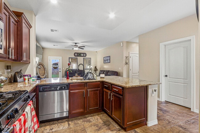 Photo - 13558 Lawkland St