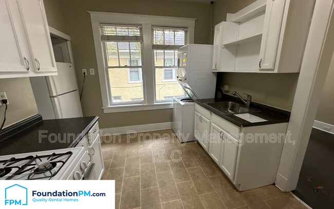 Photo - 1758 Lawrence Ave